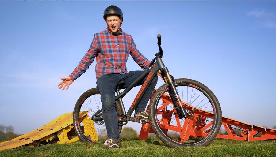 8 טריקים וקווים מטורפים שאתה יכול לעשות עם רמפות אופניים ניידות