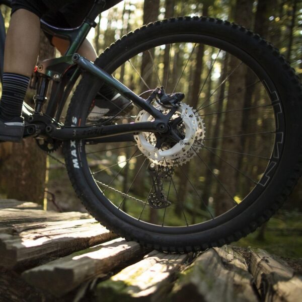 גלגל אחורי 29 לאופני שטח מיקרו ספלין 12 הילוכים Shimano WH-MT601 Center Lock