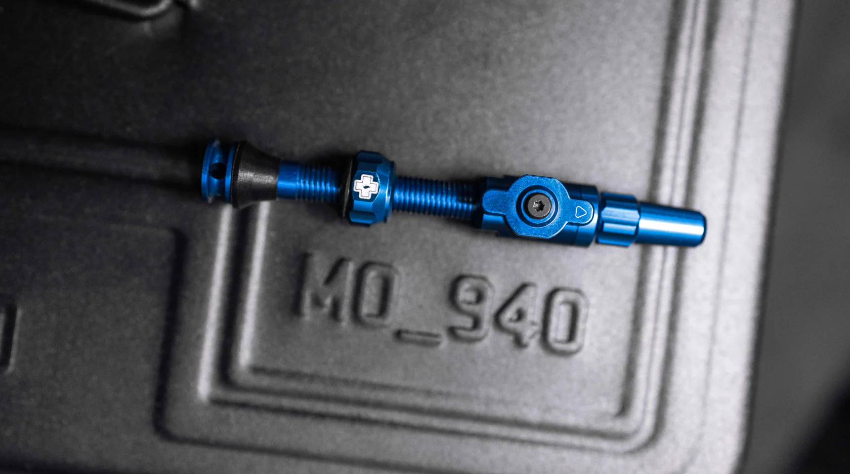 ונטיל צרפתי לטיובלס עם ברז לאופניים 35 ממ Muc-Off Big Bore (2) ונטיל צרפתי לטיובלס עם ברז לאופניים 35 ממ Muc-Off Big Bore