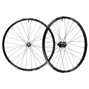 סט גלגלים לאופני שטח טיובלס 12 הילוכים Shimano XT M8200 Di2 (2) סט גלגלים לאופני שטח טיובלס 12 הילוכים Shimano XT M8200 Di2
