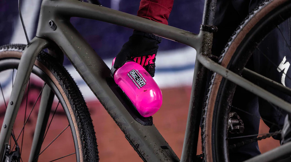 בקבוק לאופניים 450 מל עם פידלוק Muc-Off x Fidlock Twist (3)