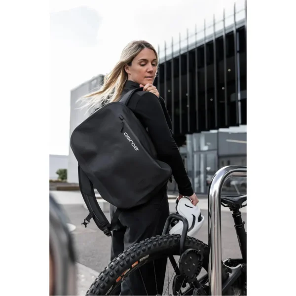 תיק גב לרכיבה המתחבר לשלדת האופניים 10 ל' Aeroe QuickLock Urban Backpack