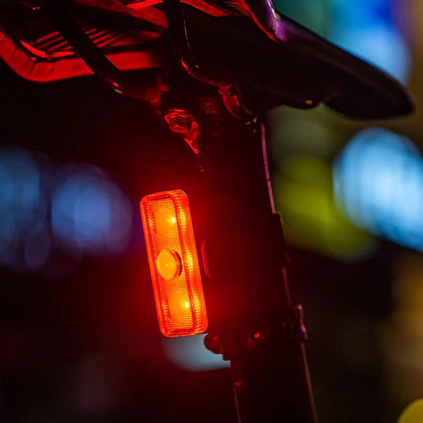 נצנץ אחורי לאופניים Ravemen TR350 (2) נצנץ אחורי לאופניים Ravemen TR350