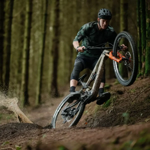 אופני שטח חשמליים קלים וויט אילייט קרבון WHYTE E-Lyte 150 Works